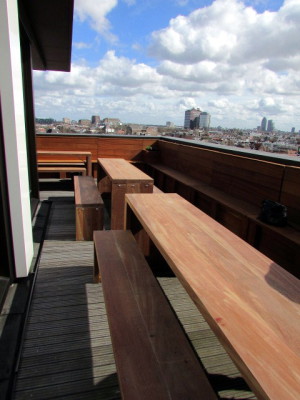 dakterras met op maat gemaakte meubels